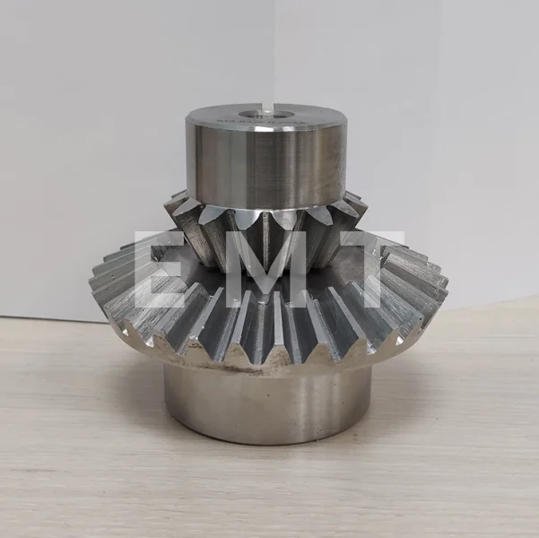 Коническая пара прямозубая (B) C28B450, передат. число=1:3, M=2, Z=15/45, EMT | ЕМТ