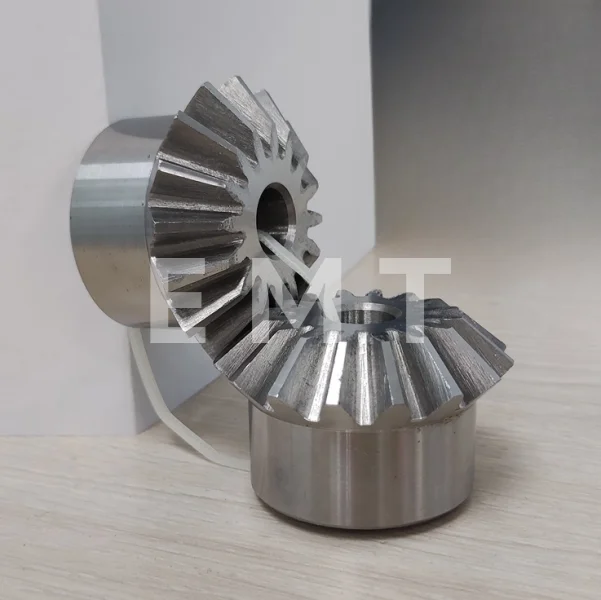 Коническая пара прямозубая (B) C28B221, передат. число=1:1, M=2, Z=22/22, EMT | ЕМТ